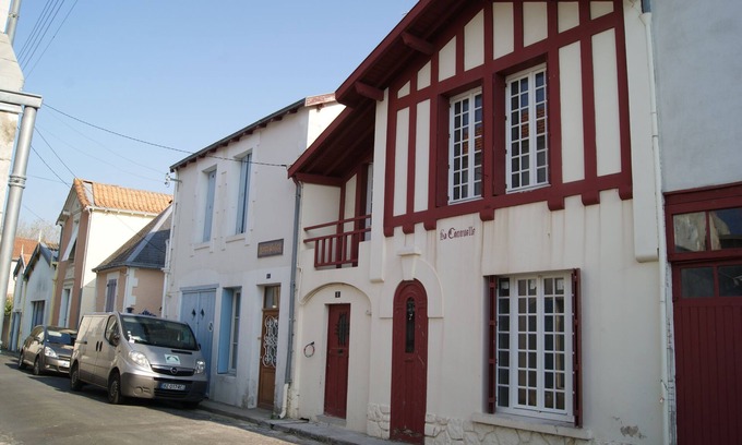 Quartier du Casino Apartment | LA CARAVELLE 3 5 MINUTES FROM THE SEA, CENTER 1ST FLOOR THROUGH TERRACE