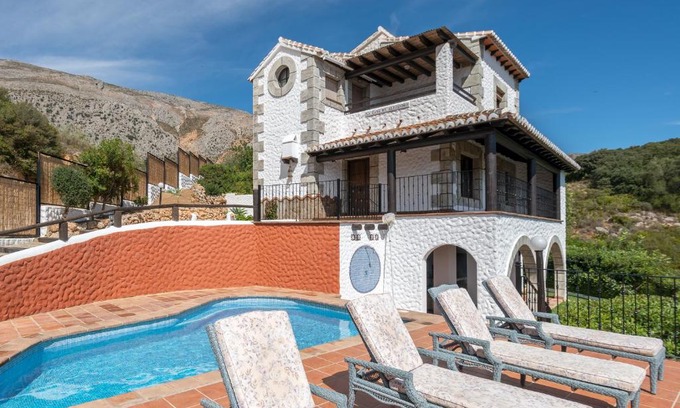 Alora House | La Casa de Alejandro