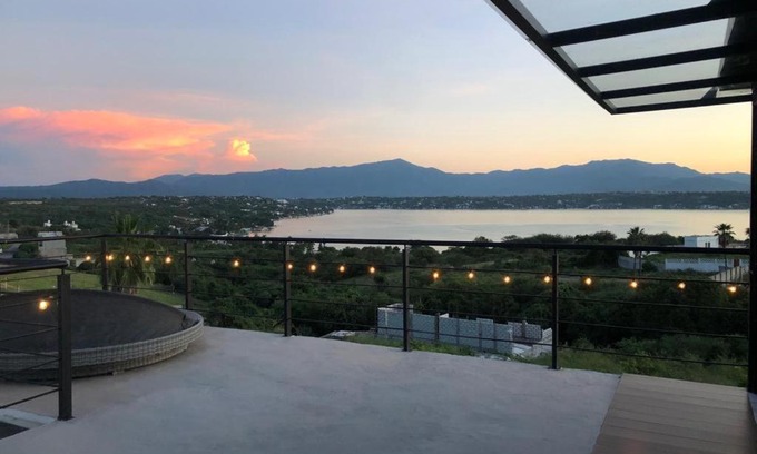 Tequesquitengo Villa | La Casa de Teques