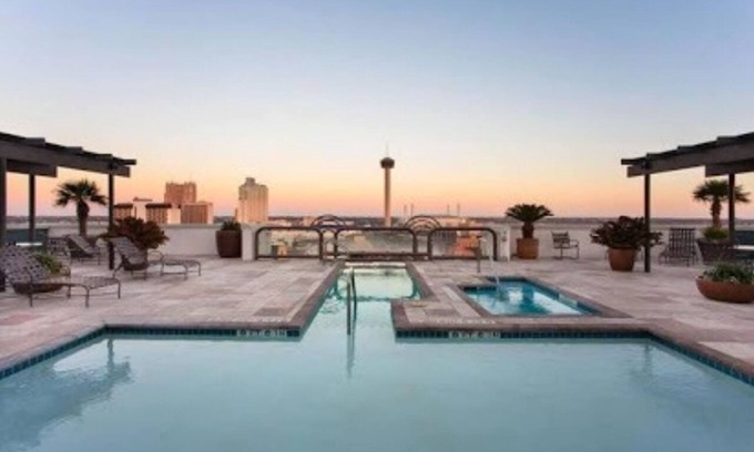 Main - Military Plaza House | La Cascada Close to the River Walk