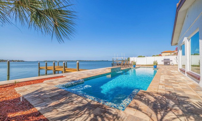 St. Petersburg - Clearwater House | La Dolce Vita Private Waterfront 3 Bedroom Pool Home