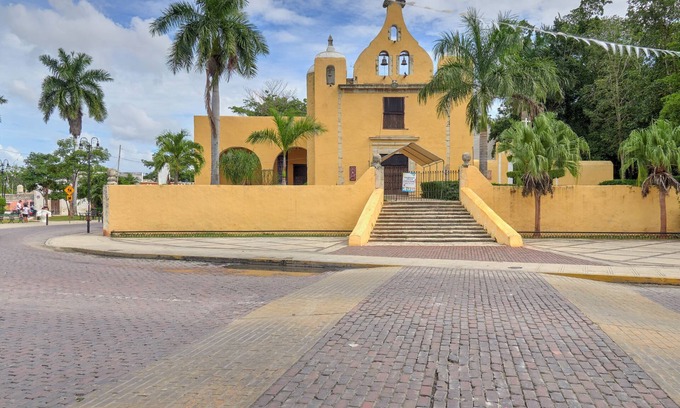 Centro House | La Ermita Suites in Merida Centro with Pool - Historic Church Front