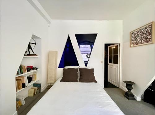 3rd Arrondissement Apartment | La Galerie des Archives-Unique and élégant Gem-MARAIS
