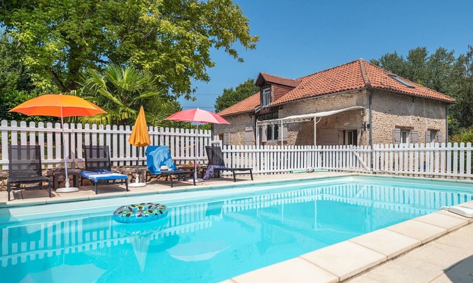 Limeyrat House | La Jandrine – Charming House with Private Heated Pool and Large Enclosed Garden