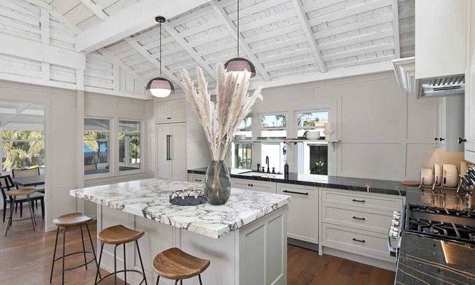 Village of La Jolla House | La Jolla Cove Modern Luxury in Exclusive Location