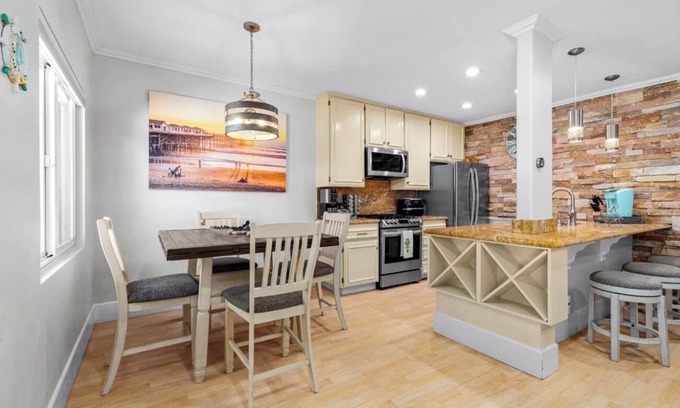 North Pacific Beach Condo | La Jolla/North PB Furnished Vacation Condo Partial Ocean View