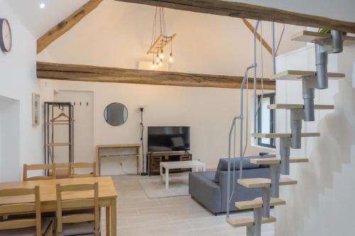 Jargeau House | La Maison Authentique - Maison de charme à seulement 5 mn de Saint Denis de l'Hôtel, 10 mn de Châteauneuf sur Loire et 20 mn d'Orléans