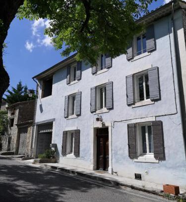Cereste House | La maison Bleue