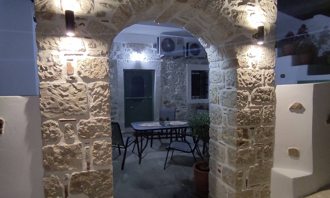 Faistos House | LA MAISON D' ASPASIA