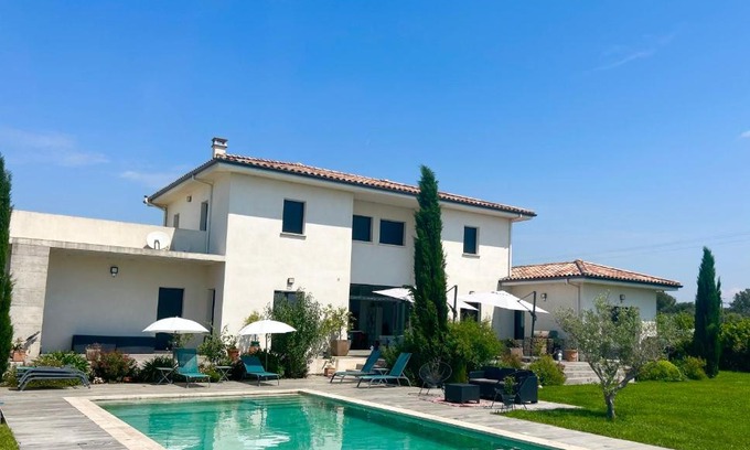 Arles Villa | La Maison de Famille