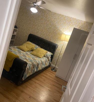 Cradley Bed & Breakfast | LA Mansion