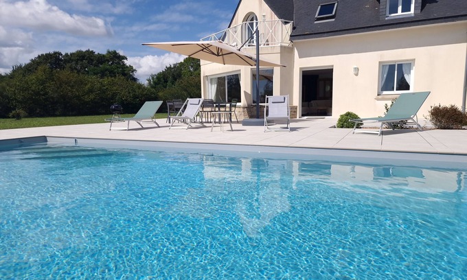 Nevez Villa | La Névezienne Raffinée Spacieuse, Piscine, Plages à 1.5 km, 8 Pers