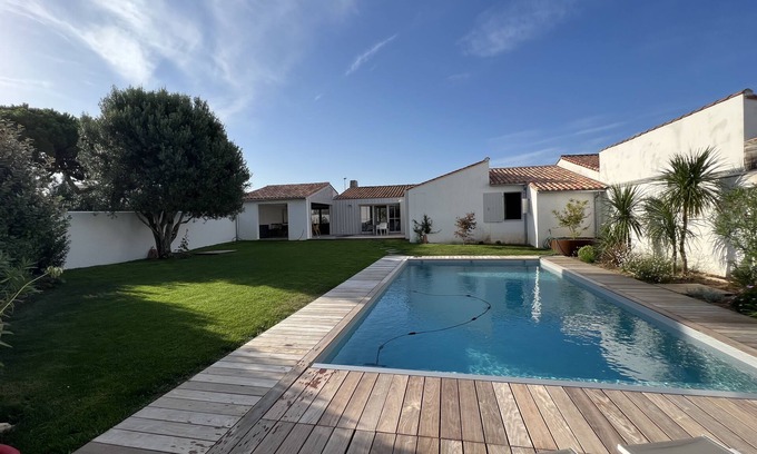 Sainte-Marie-de-Re Villa | La Noue Villa 4 bedrooms Heated swimming pool 100m from the sea and shops