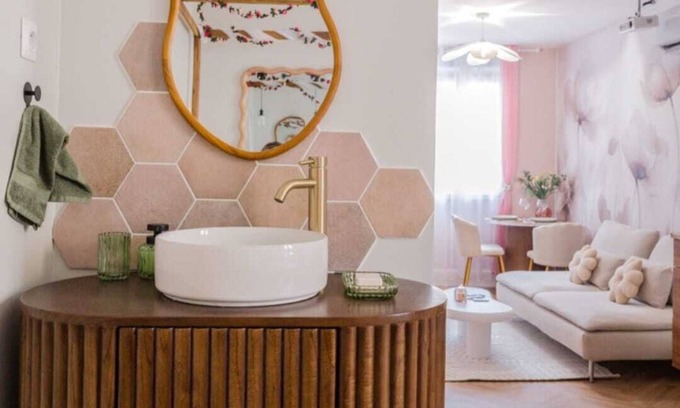 Bergerac Apartment | La Parenthèse Fleurie – Suite with spa and projector screen in Bergerac