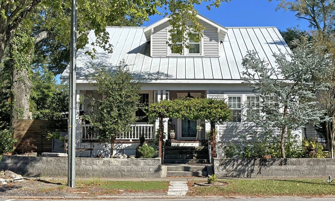 Wilmington House | La Pension in Carolina Place - Spacious 1 Bed 1 Bath Garden Retreat- Sleeps 2!