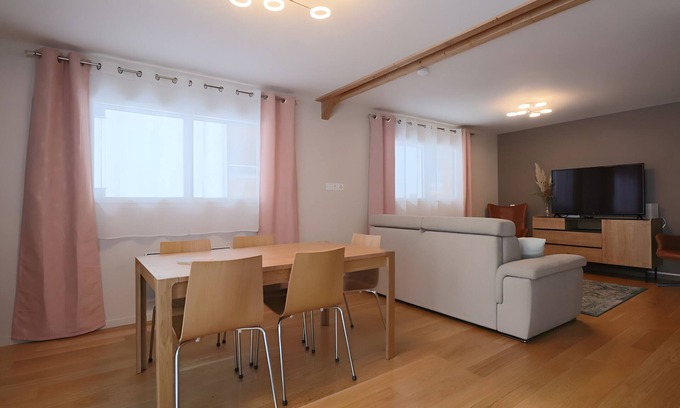 Mont-Dore House | La Petite Montille with Mountain View and Wi-Fi