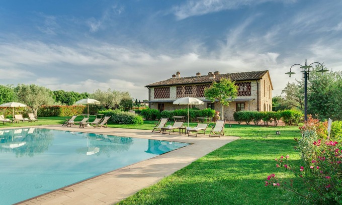 San Pietro in Bossolo Apartment | La Piccionaia, 3 bedrooms apartment in the Chianti area with swimming pool & A/C