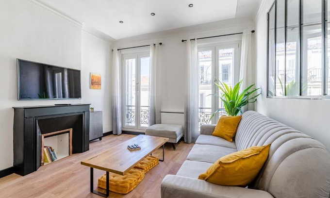 La Joliette Apartment | La Plume