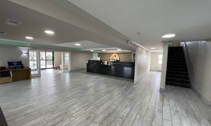 Wayne Hotel | La Quinta Inn by Wyndham Indianapolis Airport Lynhurst