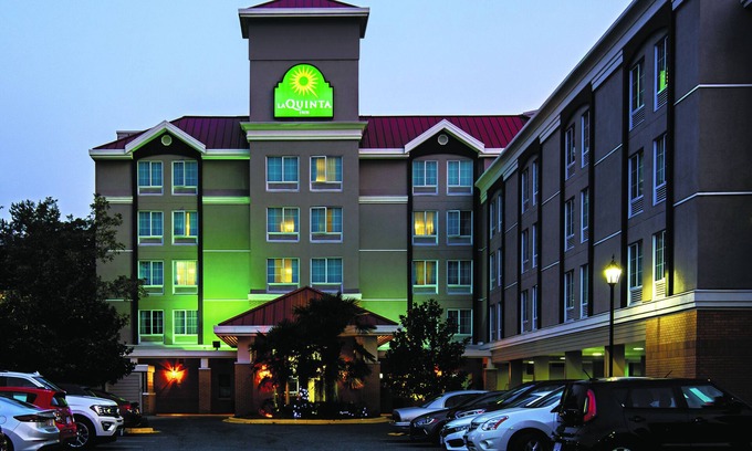 Richmond City Centre Hotel | La Quinta Inn by Wyndham Vancouver Airport