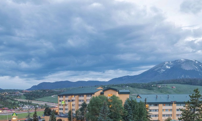 Silverthorne Hotel | La Quinta Inn & Suites by Wyndham Silverthorne - Summit Co