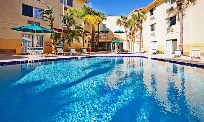 Clearwater Hotel | La Quinta Inn & Suites by Wyndham St. Pete-Clearwater Airpt
