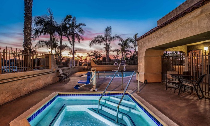 Carlsbad Hotel | La Quinta Inn & Suites by Wyndham Carlsbad - Legoland Area