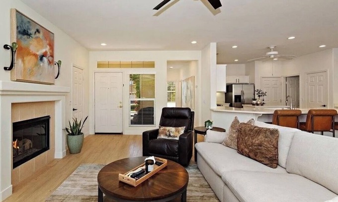 Palm Springs House | La Quinta’s finest luxury golf course community Charming 2-bedroom house!