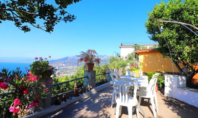 Priora Apartment | LA ROSA DEL SUD with a stunning sea view