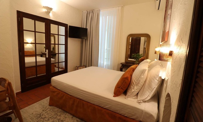 Vence Hotel | LA Roseraie Ouvert Toute L Annee Avec Petit Dejeuner
