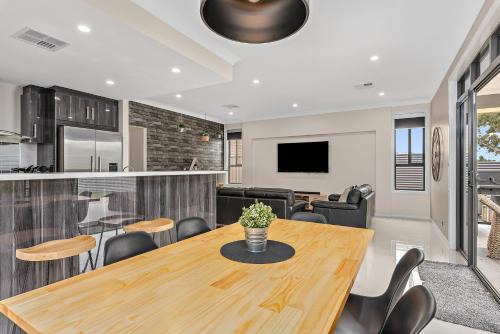 Sellicks Beach House | La Sienna - Sellicks Beach - C21 SouthCoast Holidays