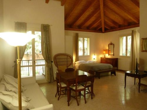 Borgo Panigale Apartment | LA STANZA SUI CEDRI - Smart working - Airport - Private Parking - Ducati - Philip Morris