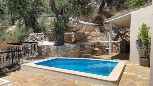 Nisaki Apartment | La Strade Apartments, Adults Only with Private Pool