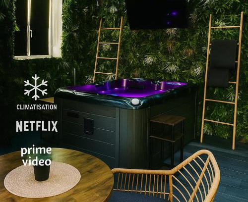 Wiwersheim Apartment | La Suite Oh la la - Duplex Jungle & Jacuzzi Privé