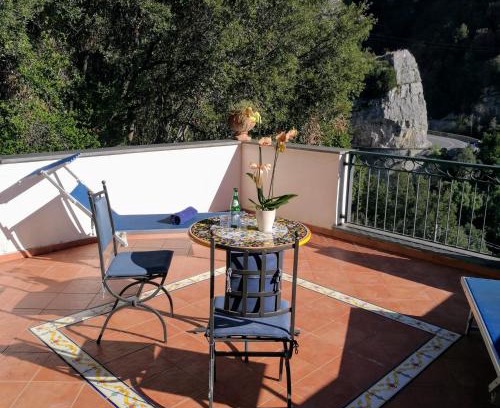 Laurito House | La Taverna del Leone