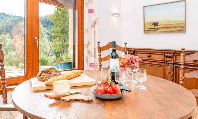Can Ginebre Apartment | La Terraza - Spacious apartment in Masia