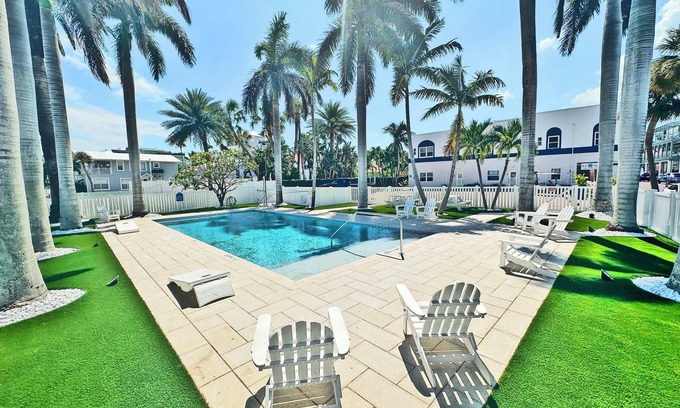 Pass-a-Grille Historic District Apartment | La Tortuga