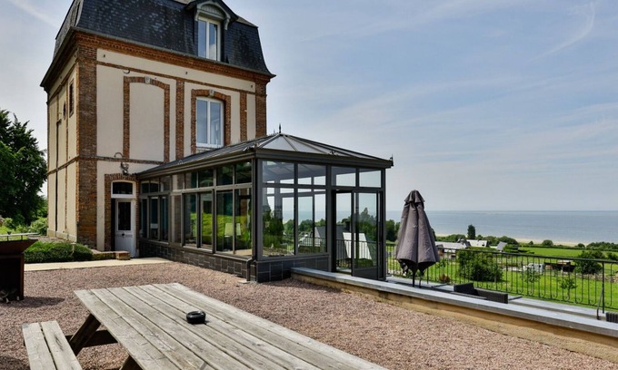 Honfleur House | La Tour de l’Estuaire | Sea View & Shared Garden | 6 guests