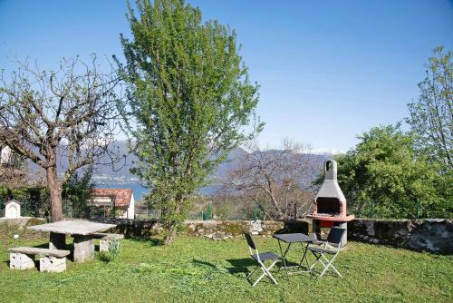 Porto Valtravaglia Apartment | La Vecchia Torre
