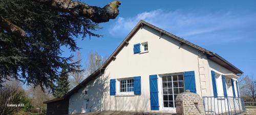 Saint-Julien-sur-Sarthe House | La Vie en Bleue en Pays Melois