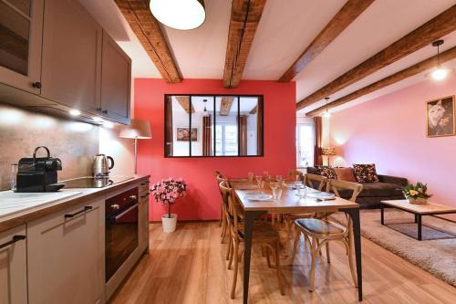 Colmar Centre Ville Apartment | La vie en rose - 6P-3BR