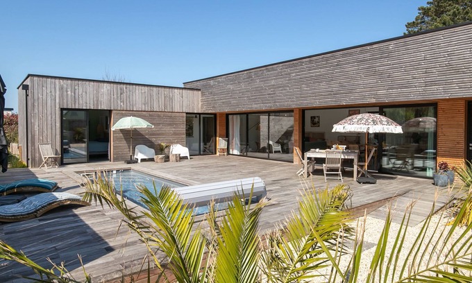 Locquirec House | La Villa Agapanthes by Interhome