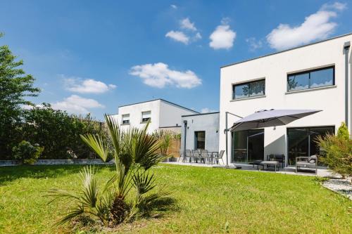 Orgeres House | La Villa Pop & Steel - maison avec 4 chambres