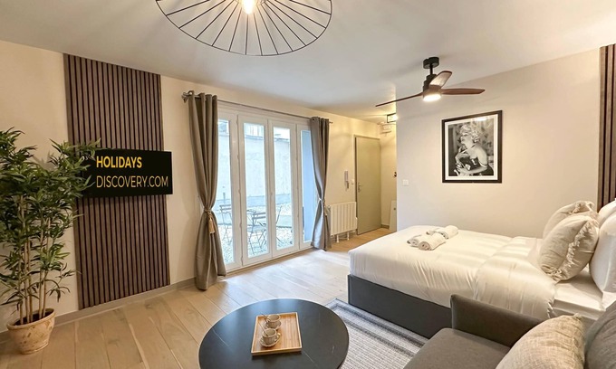 Amerique Apartment | La Villette - Studio with terrrace