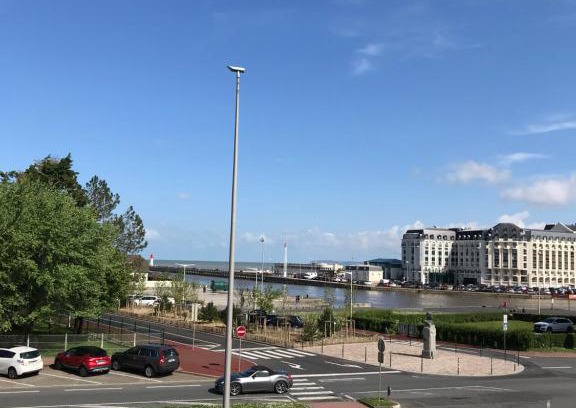 Deauville City Centre Apartment | " La Vue " - Studio en Bord de Mer