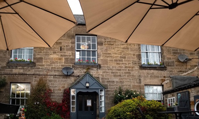 Wylam House | LABURNUM HOUSE & BISTRO EN GLAZE