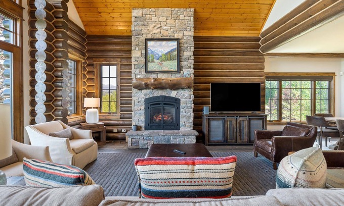 Victor Cabin | Ladyslipper Cabin at Bronze Buffalo Ranch