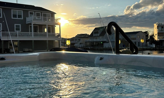 Beach Haven West House | LAGOON FRONT 4 bedrooms, Dock,12 PERSON SWIM SPA, 5 min to LBI Beaches