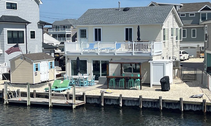 Beach Haven West House | Lagoon Getaway 2 Bedroom - 3min to LBI