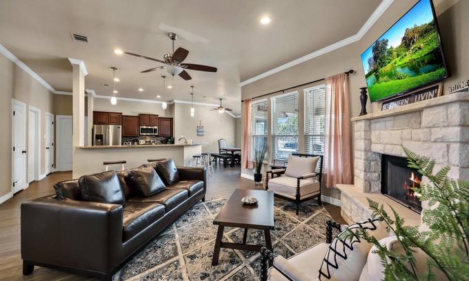 Belton House | Lake Access - Private Pool - 2 Acres Retreat